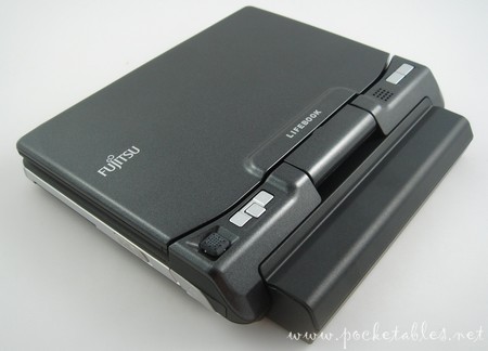 Fujitsu_u810_closed_back