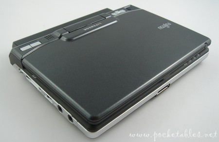 Fujitsu_u810_closed_front