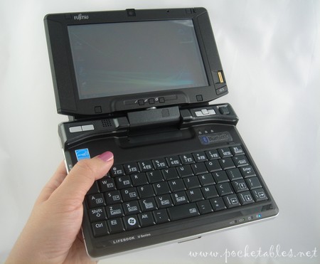 Fujitsu_u810_hand1_2