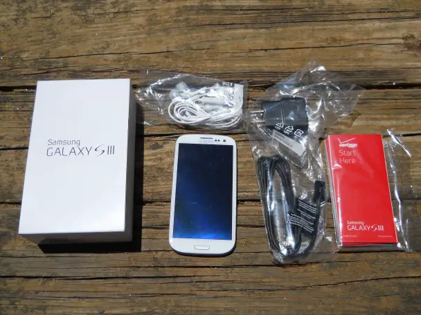 galaxy siii unboxing 1 - for some reason we don't have an alt tag here