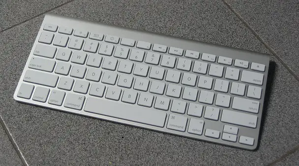apple wireless keyboard - for some reason we don't have an alt tag here