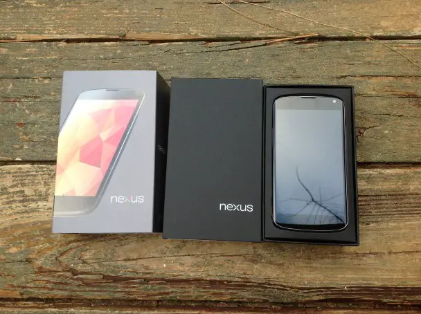 nexus 4 unboxing 3 - for some reason we don't have an alt tag here