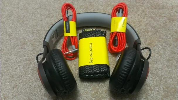 Jabra Revo Wireless and the accessories