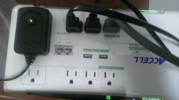 GreenGenius ® 8 Outlet Smart Surge Protector in always on config