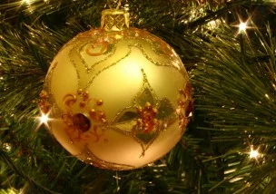 Christmas_tree_bauble[1]
