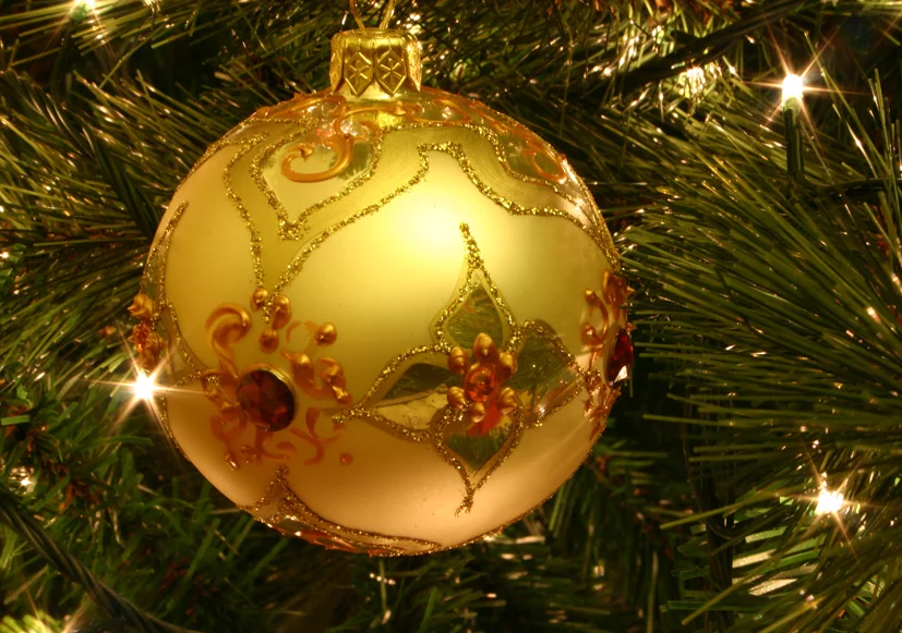 Christmas_tree_bauble[1]