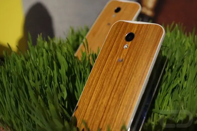 moto x wood - for some reason we don't have an alt tag here