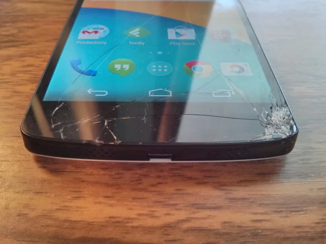 Nexus 5 damage - for some reason we don't have an alt tag here