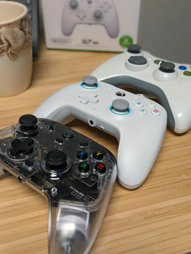 Gamesir T4 Kaleid, the Gamesir G7 SE, and an xbox 360 controller if I remember right